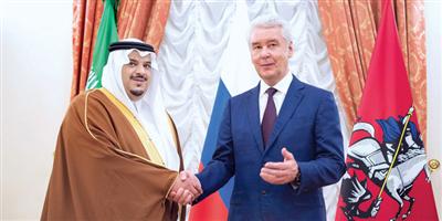 أمير منطقة الرياض بالنيابة يبحث التعاون بين موسكو والرياض في البنى التحتية 