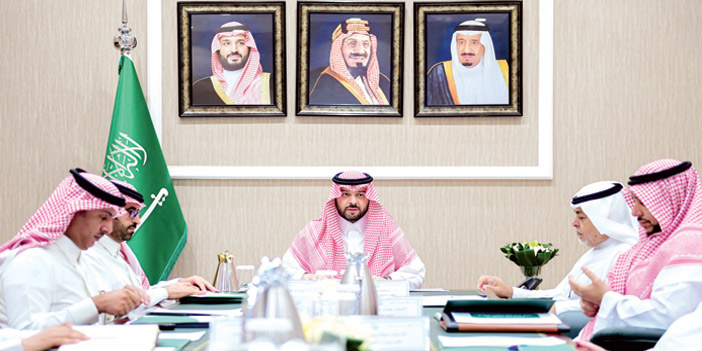  أمير منطقة الحدود الشمالية خلال الاجتماع