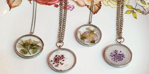 سعودية تخلد أزهار ربيع الشمال بـ«الريزن»  