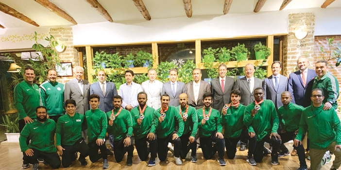  سفير خادم الحرمين مع بعثة منتخب الكاراتيه
