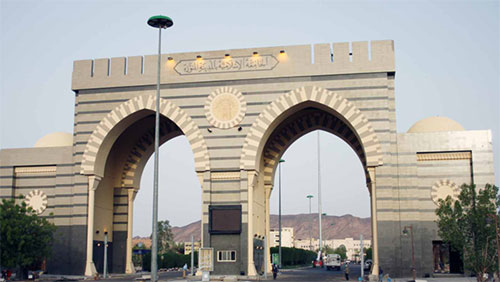 في المعاهد والدور بالمدينة المنورة ومكة المكرمة 