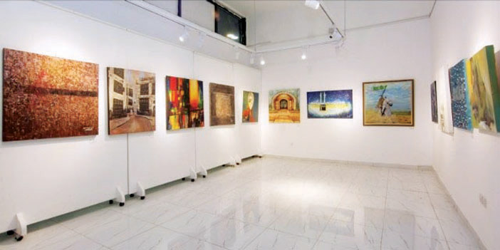  جولة الكاميرا في معرض تكريم الراحل الفنان نبيل طاهر