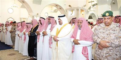أمير منطقة الرياض بالنيابة ينقل تعازي القيادة الرشيدة لأسرتَيْ الشهيدَيْن الصيعري وشراحيلي 