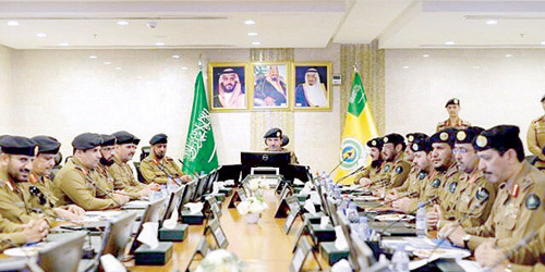  العمرو خلال ترؤسه الاجتماع