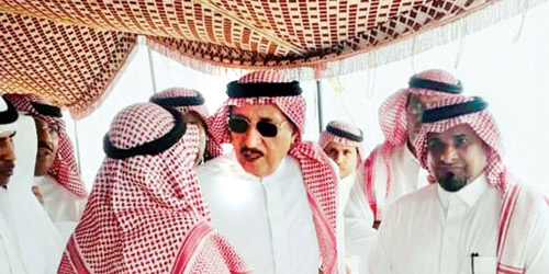  أمير منطقة جازان خلال لقائه بالأهالي في جبال الريث
