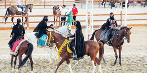 4 فارسات في ميدان فروسية عكاظ 