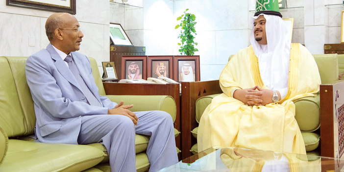    الأمير محمد بن عبد الرحمن خلال استقباله سفير السودان