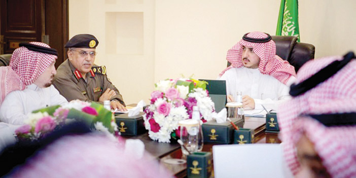  أمير منطقة الجوف خلال اجتماع الإسكان التنموي