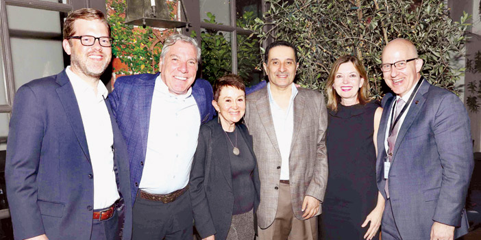  من اليسار: كريس باكماير وعلي جابر وإيزابيث دالي وعلي الحديثي وماري رويس ومارك ميتشل