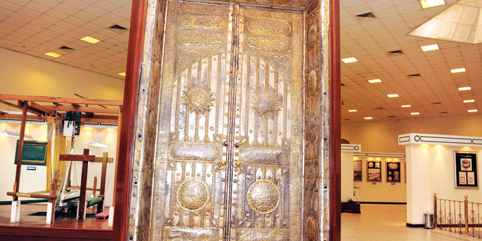 قبل 74 عاماً.. الملك عبدالعزيز يأمر بصنع باب جديد للكعبة المشرَّفة 