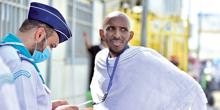  الكشافة تقدم خدماتها للحجاج