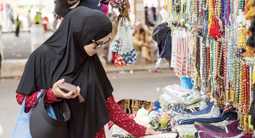 السبح وماء زمزم هدايا ضيوف الرحمن لأهاليهم 