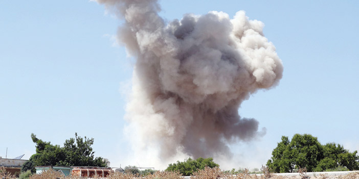  أدخنة تتصاعد في سماء إدلب إثر قصف جوي لقوات الأسد