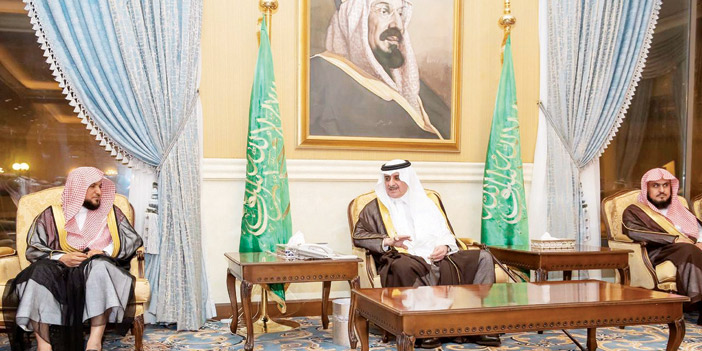  أمير منطقة تبوك خلال اللقاء