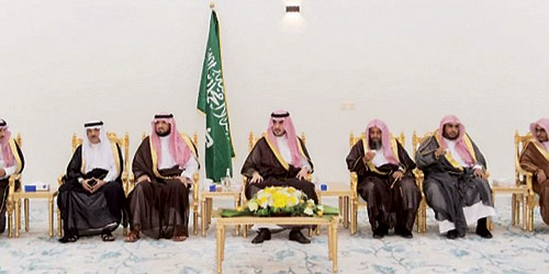  أثناء لقاء الأهالي