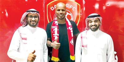 حارس الهلال السابق يحرس عرين ضمك 