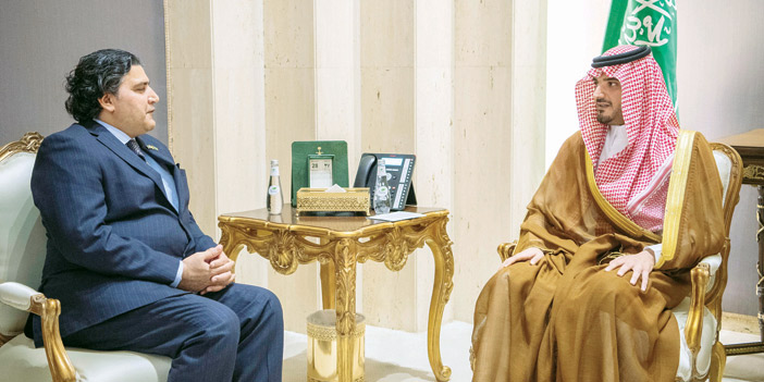  وزير الداخلية مستقبلا سفير باكستان