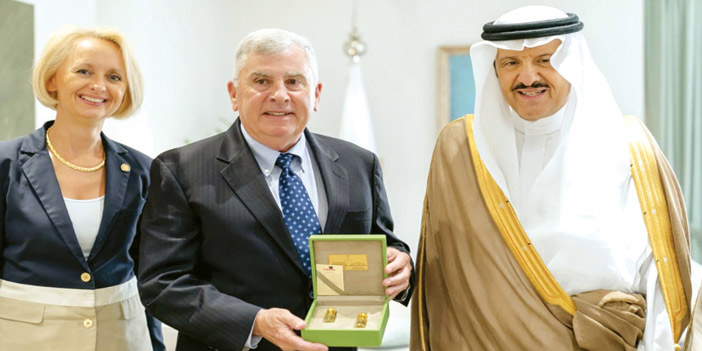  الأمير سلطان بن سلمان مستقبلا السفير الأمريكي