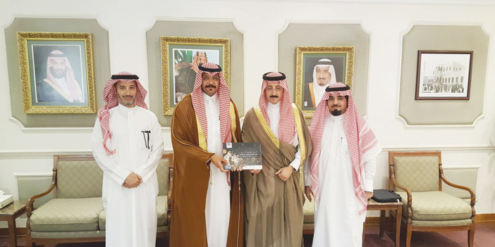  محافظ الأحساء يستقبل مدير السياحة