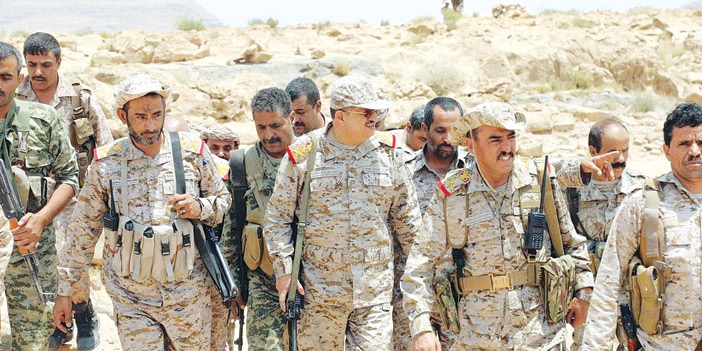  وزير الدفاع اليمني يزور الوحدات العسكرية في جبهة نهم