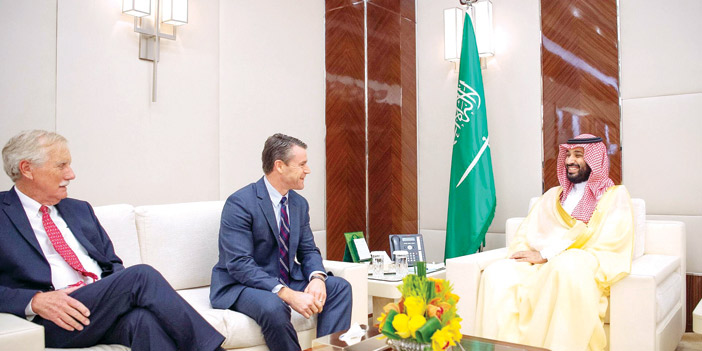  ولي العهد خلال لقائه عضوي مجلس الشيوخ الأمريكي