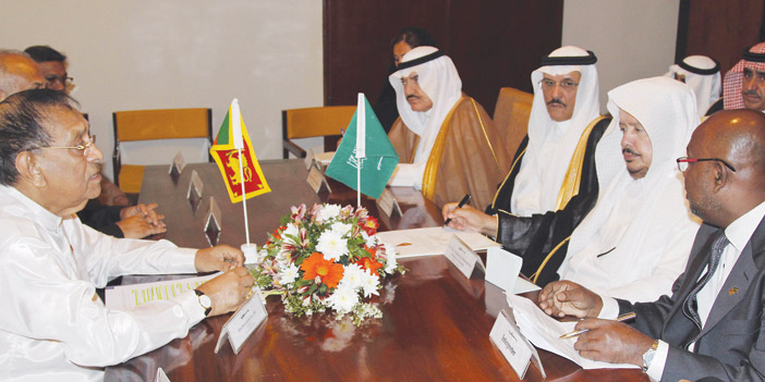  د. آل الشيخ خلال جلسة المباحثات