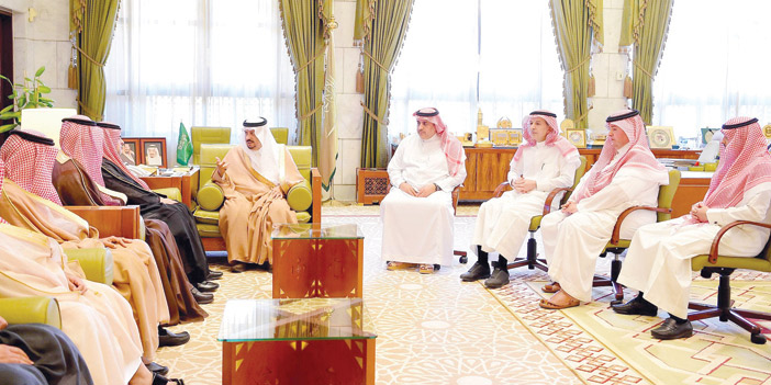  أمير منطقة الرياض خلال استقباله الوكلاء