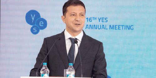 الرئيس الأوكراني يحذر من رفع العقوبات المفروضة على روسيا 