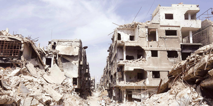 حطام وبقايا البنايات التي دمرتها طائرات القوات الروسية والسورية في قصفها