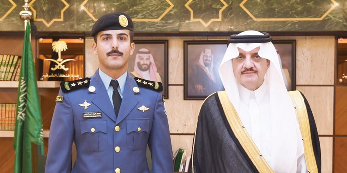  أمير الشرقية يقلد النقيب القحطاني رتبته الجديدة