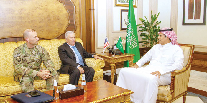  وزير النقل مستقبلاً السفير الأمريكي