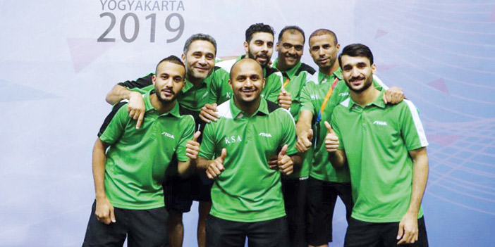  أخضر الطاولة