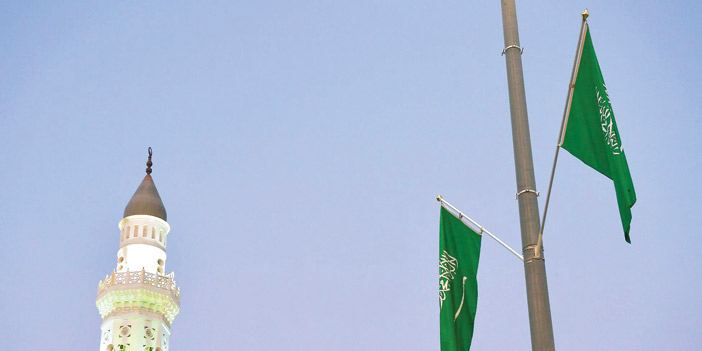 المدينة المنورة تكتسي بالأعلام الوطنية 