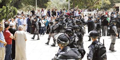 المستوطنون اليهود يقتحمون الأقصى 