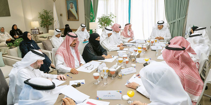  الأمير سلطان بن سلمان خلال ترؤسه المجلس