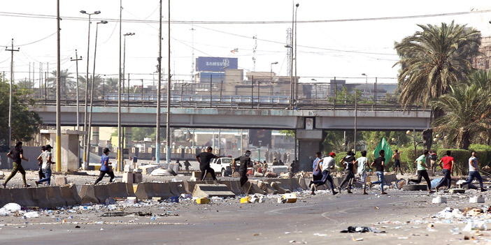  عدد من المتظاهرين العراقيين في شوارع بغداد
