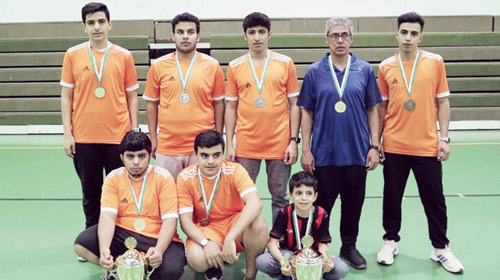  صورة جماعية مع مدرب الفريق