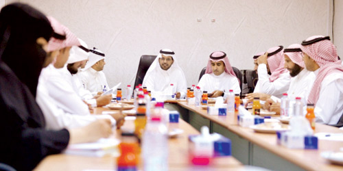   جانب من الاجتماع برئاسة مدير عام صحة القصيم