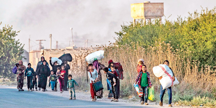  أطفال ونساء يهربون من منازلهم على أثر القصف التركي لشمال سوريا