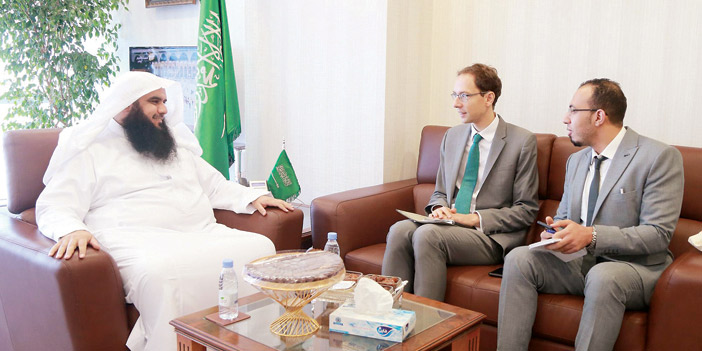  العريفي خلال استقباله رفائيل