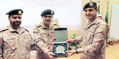  منح العميد الركن شداد العمري العضوية الشرفية للأكاديمية