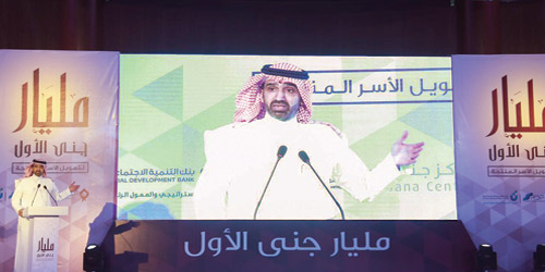  وزير العمل خلال الاحتفال