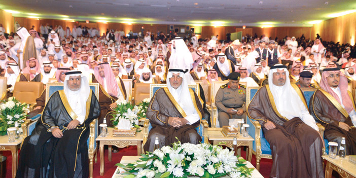  الأمير خالد الفيصل في منصة الحفل