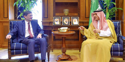 الجبير تبادل مع وكيل الخارجية الأمريكية وجهات النظر تجاه القضايا الإقليمية والدولية 