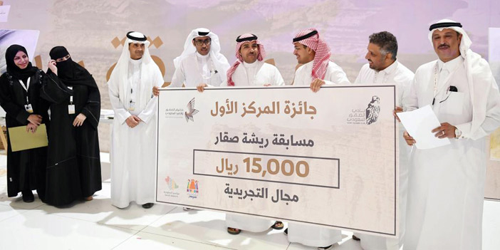 200 ألف ريال للفائزين بمسابقة «ريشة صقار» بمعرض الصقور 