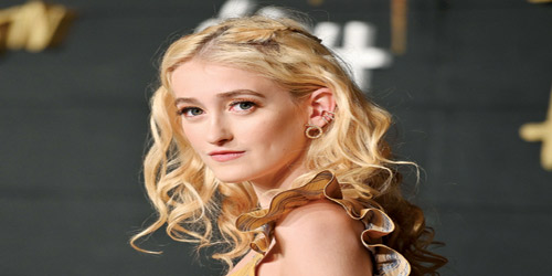 الممثلة الأمريكية بيرني تحضر  لشركة أبل العالمية 