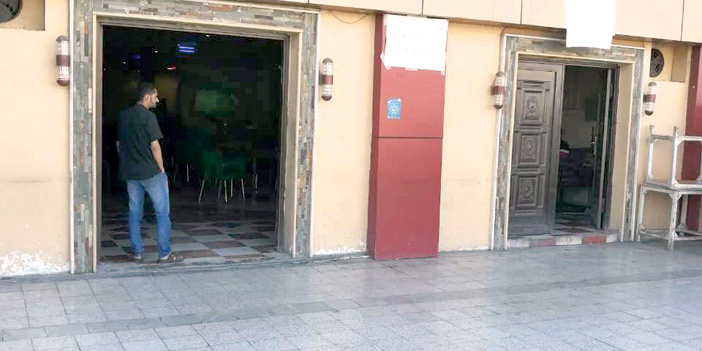  من المقاهي المغلقة