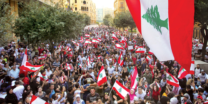 متظاهرو لبنان يتمسكون برحيل الطبقة السياسية 