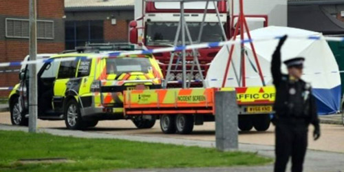 بريطانيا تعلن عن عثور 39 جثة داخل شاحنة 