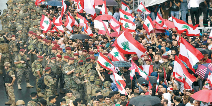  اللبنانيون يواصلون حراكهم